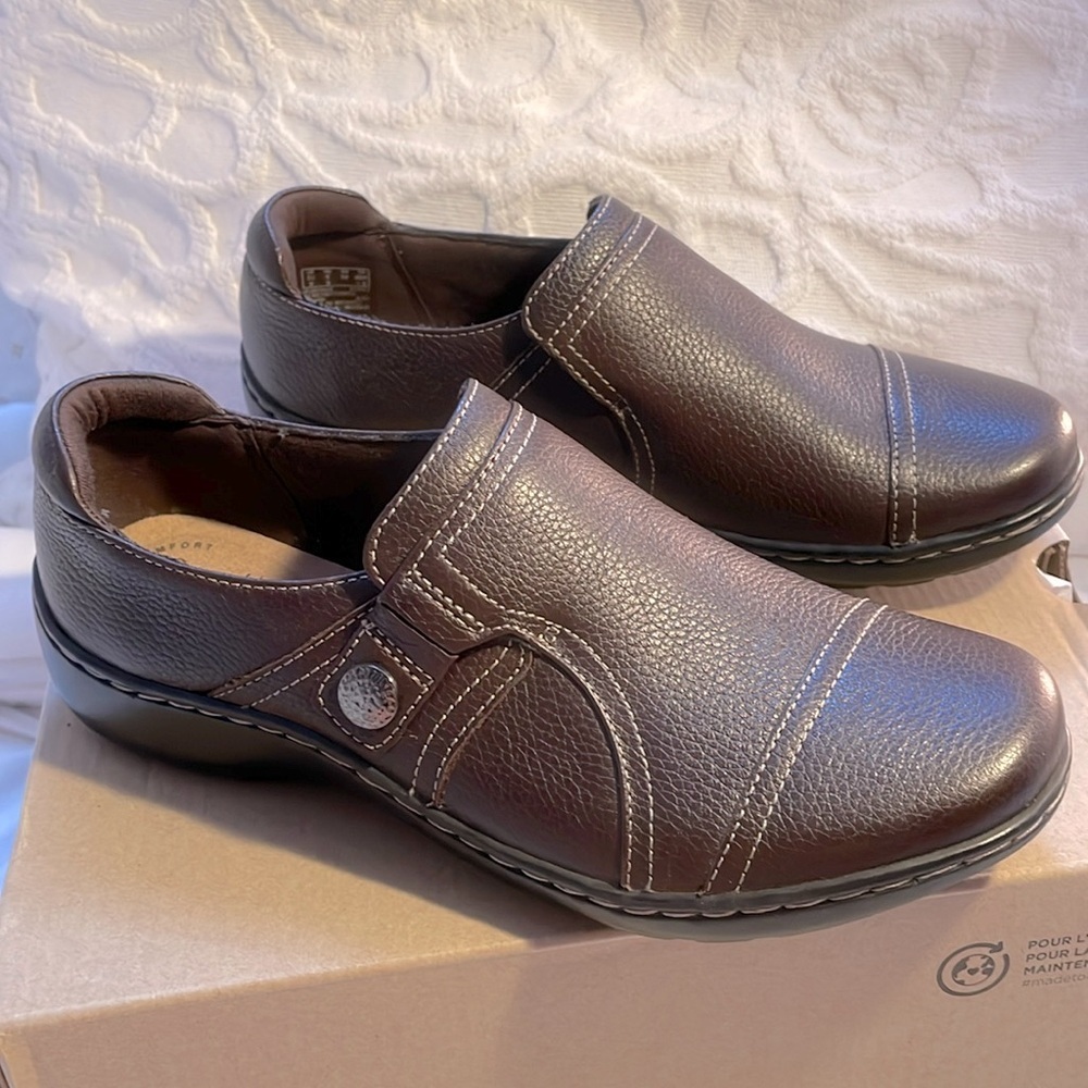 New WB Woman’s Clarks Collection Cora Poppy Ultimate Comfort Flat Shoes
